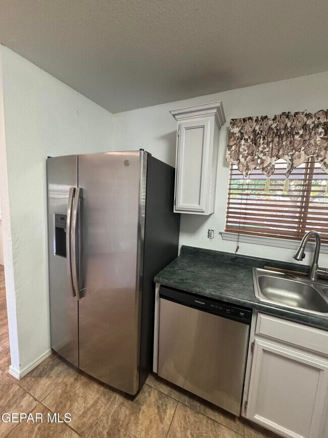 Building Photo - 3033 Tierra Humeda Dr