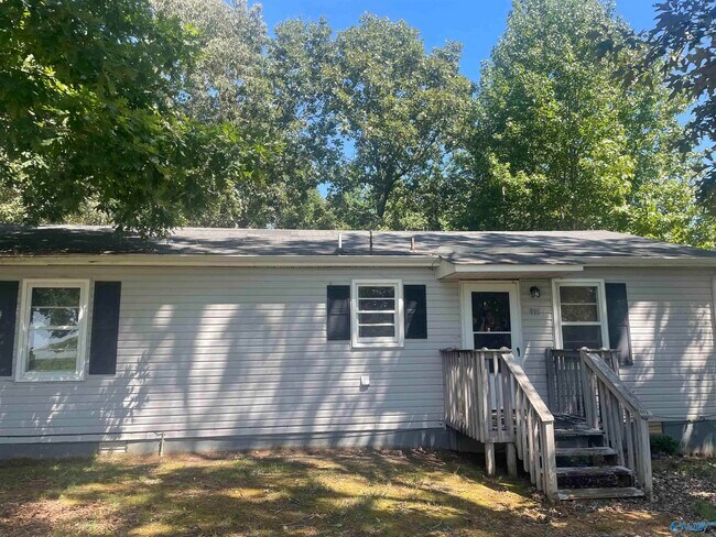 Building Photo - 995 McKee Rd