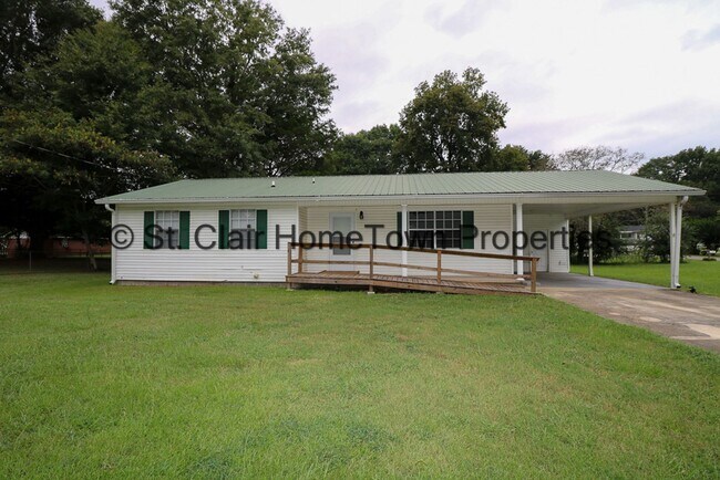 Building Photo - One level Home Close to Town