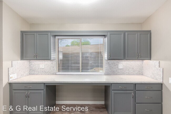 Building Photo - 3 br, 2 bath House - 3431 E Menadota Dr
