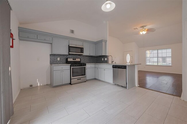 Building Photo - 15331 Peachmeadow Ln