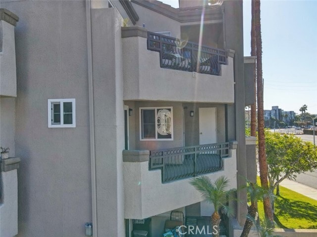 Building Photo - 310 Lake St