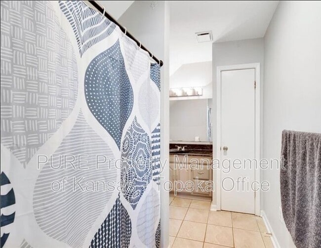 Building Photo - 3708 SW Windemere Dr