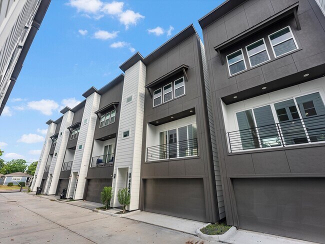 Building Photo - 4802 Elysian St