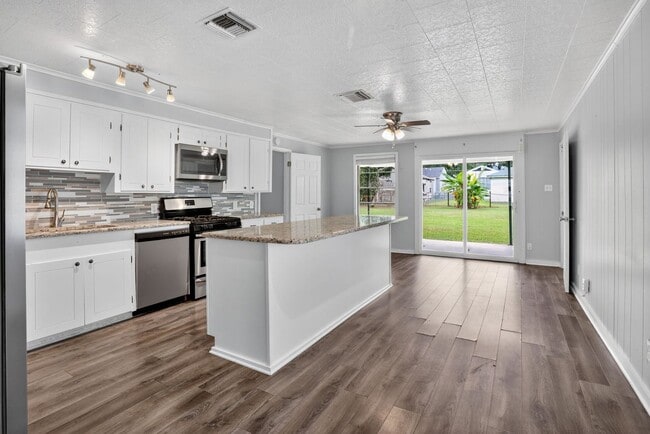 Building Photo - remodeled home