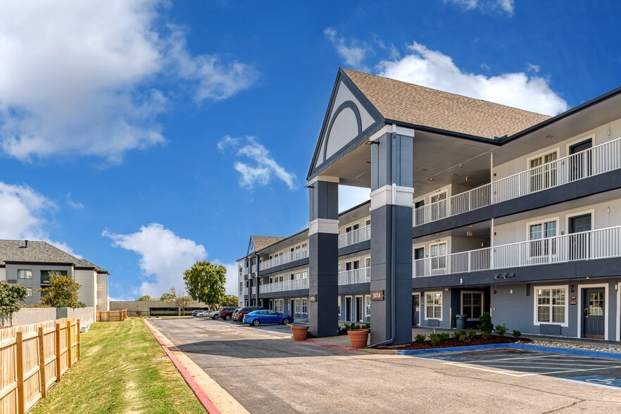 Building Photo - Central Apartments