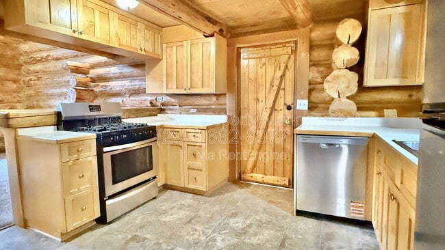 Building Photo - 520 Day Break Rd