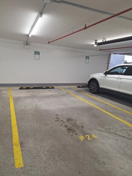 Indoor parking - 7065 Queens Blvd