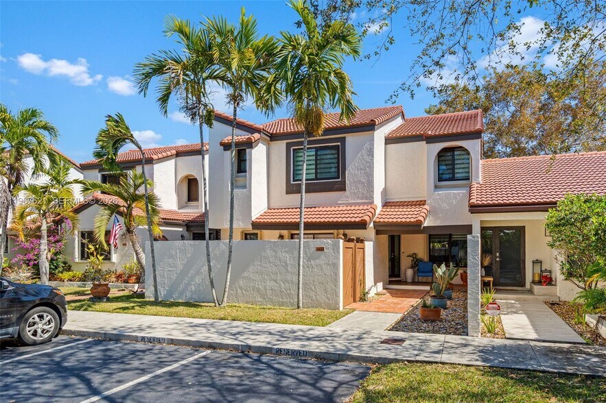 Building Photo - 9439 SW 123rd Avenue Ct