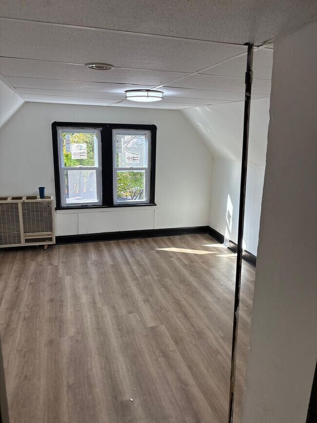 Building Photo - 2791 E 127th St