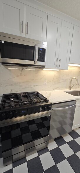 Gas Range with Air fryer souse vide. - 501 Slaters Ln