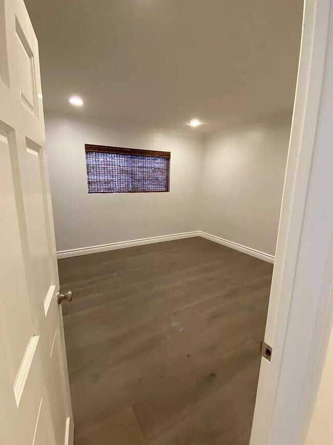 Building Photo - 16636 Calneva Dr