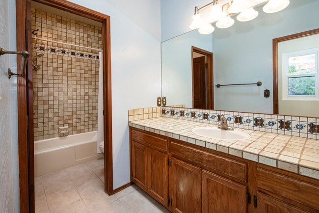 Building Photo - 4,000 SQ. FT. MESA HOME WITH OCEAN & HARBO...