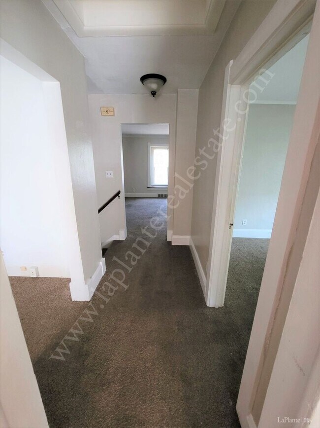 Building Photo - 1027 Eleanor Ave