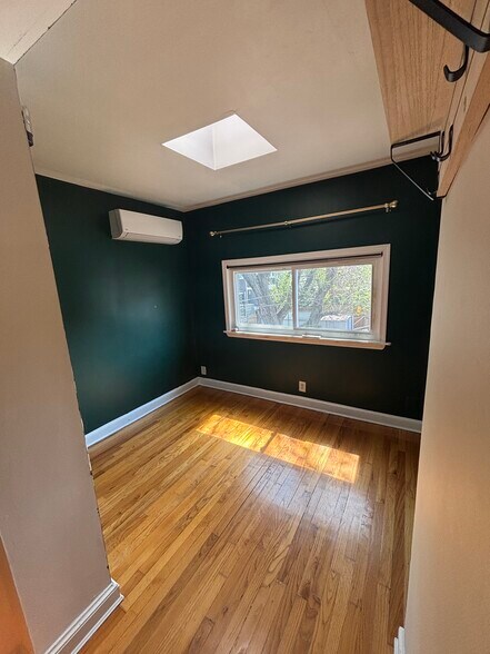 Building Photo - 1917 D St NE