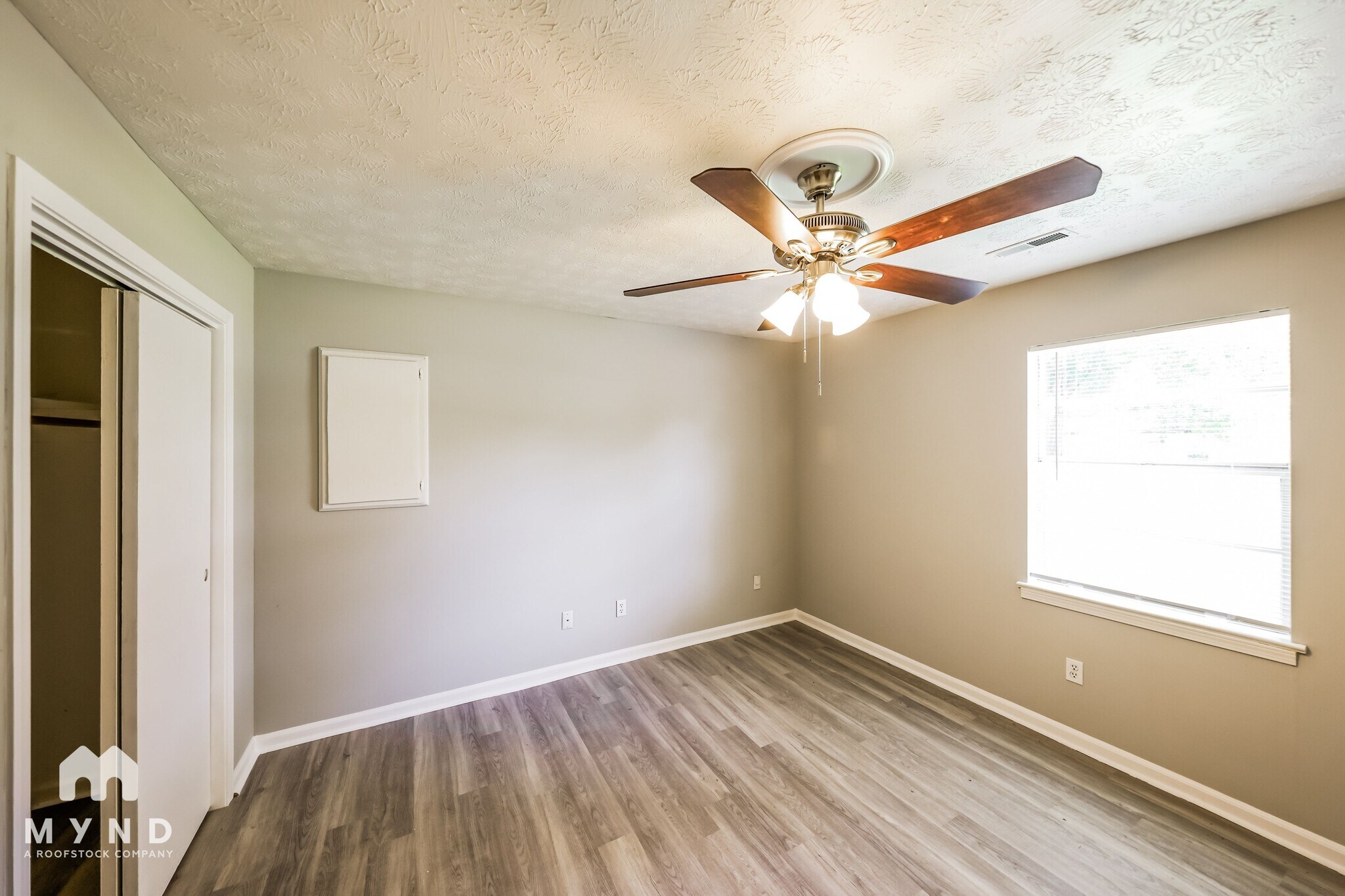 Building Photo - 2110 Vicki Dr