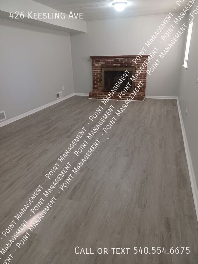 Building Photo - 426 Keesling Ave