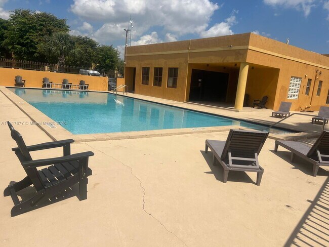 Primary Photo - 560 NW 114th Ave