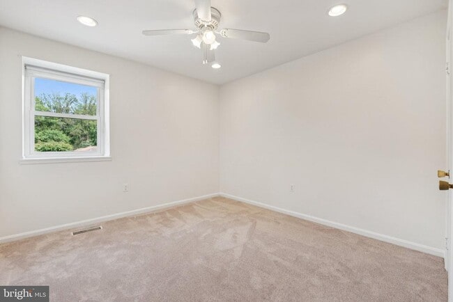 Building Photo - 3881 Persimmon Cir