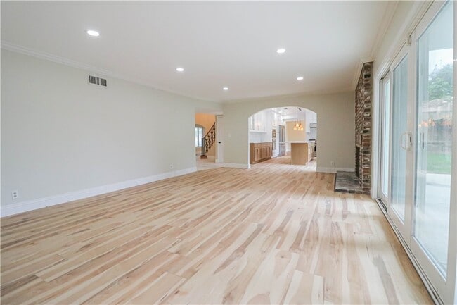 Building Photo - 16608 Park Ln Cir