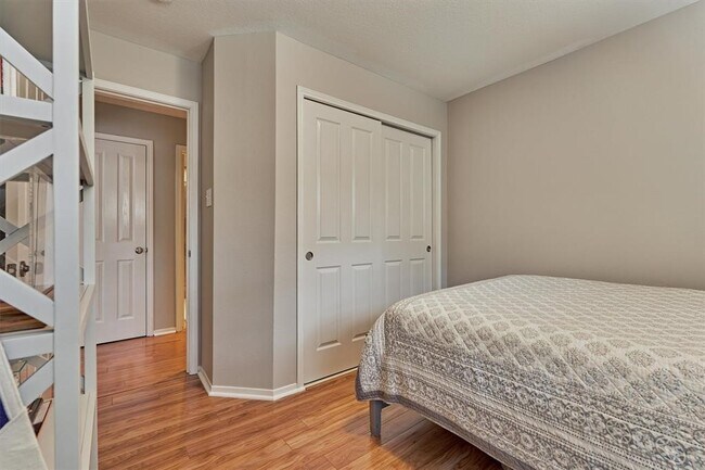 Building Photo - 87 Woodlily Pl