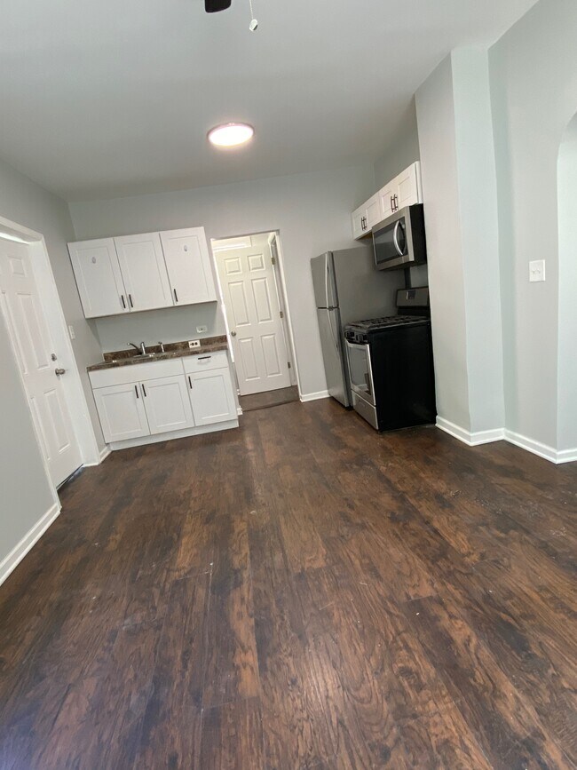 Building Photo - 8854 S Wabash Ave