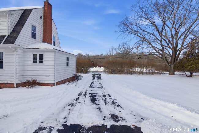 Building Photo - 815 E Main St