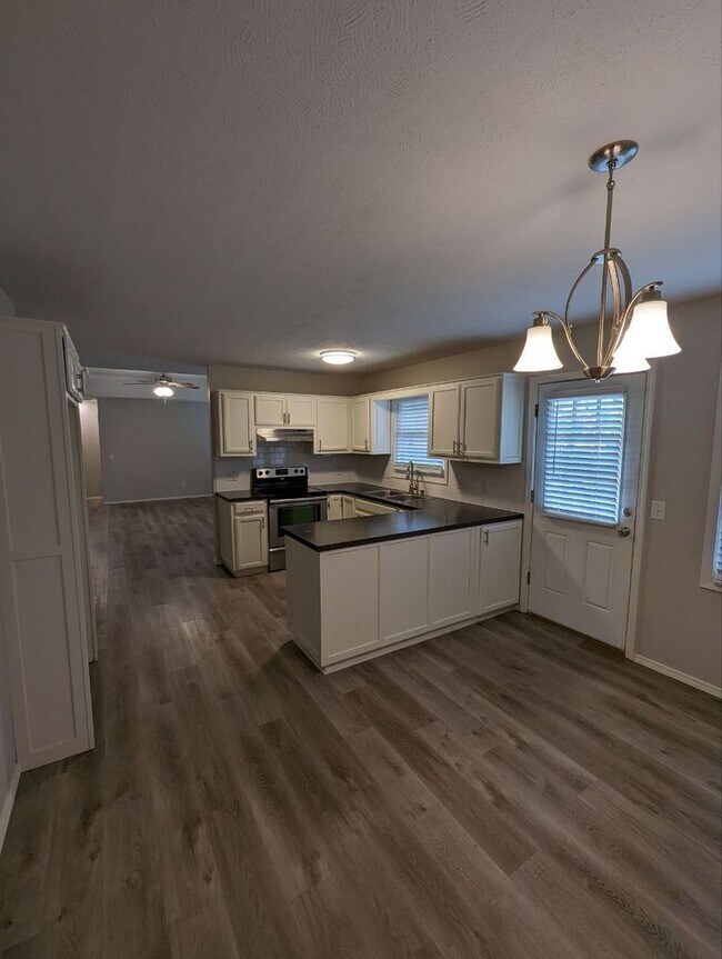 Building Photo - Kickapoo High District w/ Walk-In-Closet