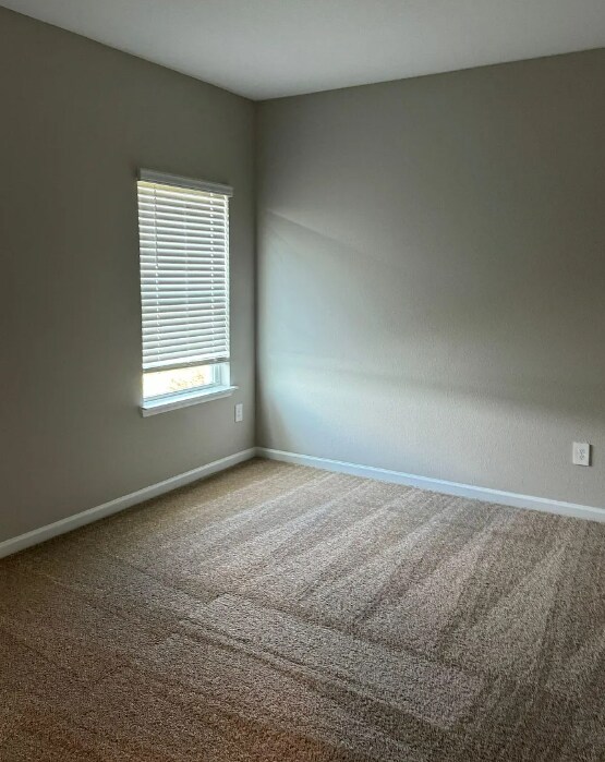 Building Photo - 657 Silver Landing Dr