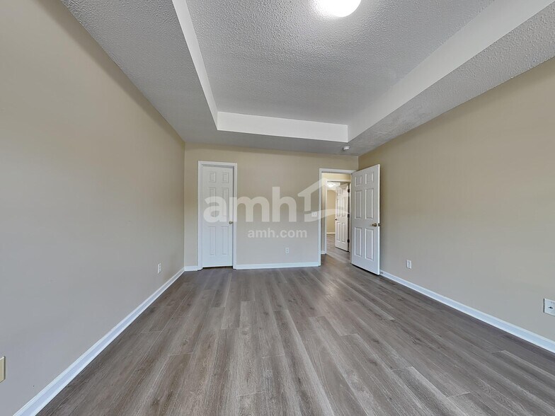 Building Photo - 210 Flat Rock Ter