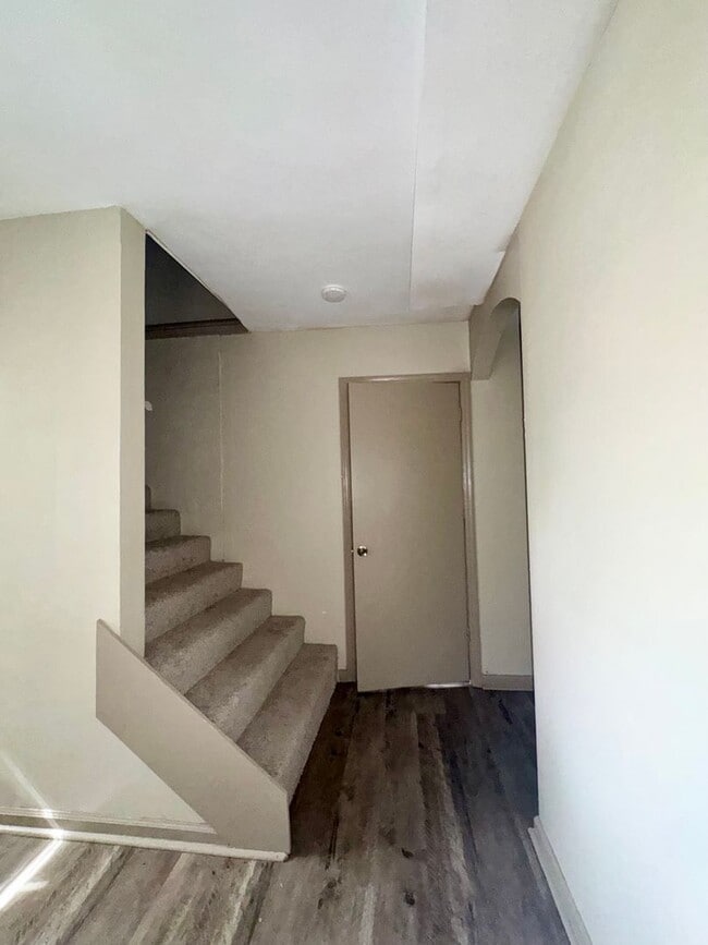 Building Photo - Unit B – Rear Home