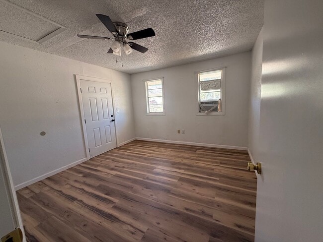 Building Photo - 809 Spruce Ave