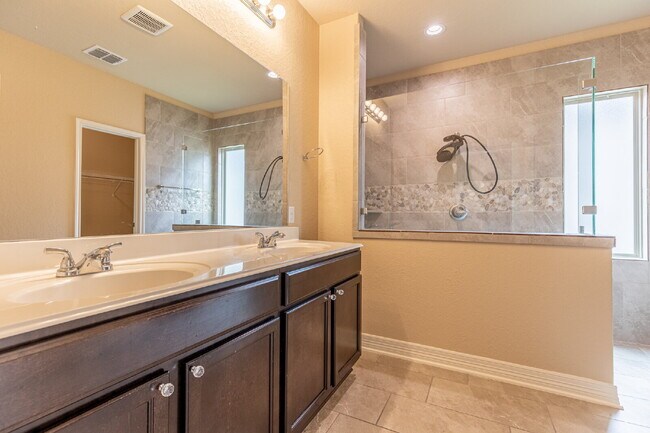 Building Photo - 1175 Ranch Falls