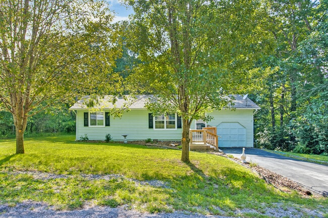 Building Photo - 169 Lakeshire Dr