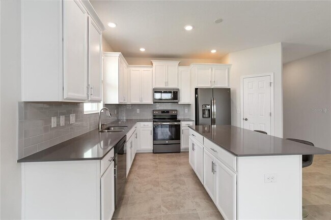 Building Photo - 1651 Chatsworth Cir