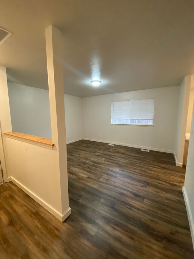 Building Photo - 313 S Meridian Rd