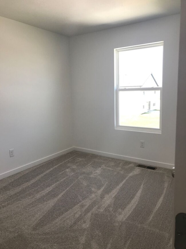 Building Photo - Executive Rental -  4 Bedroom 3 Baths