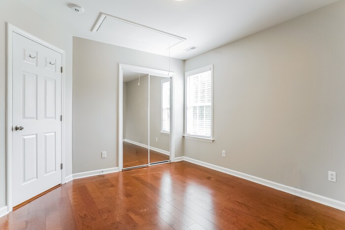 Building Photo - 6333 Willowlawn Dr