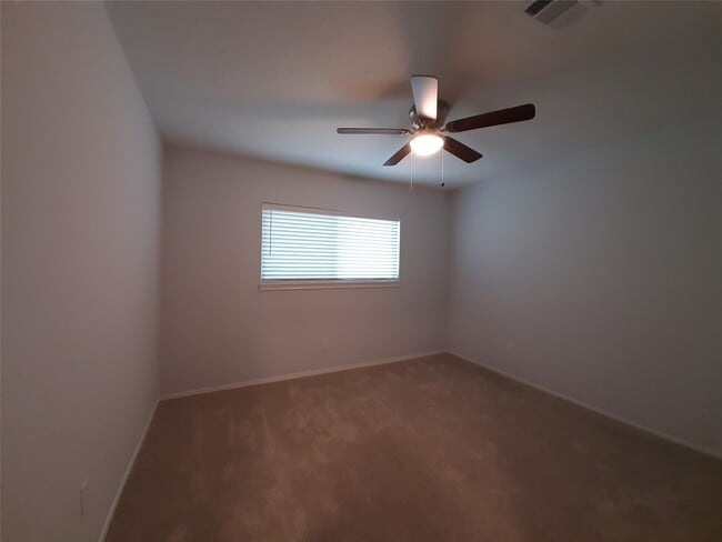 Building Photo - 8 Fawnchase Ct