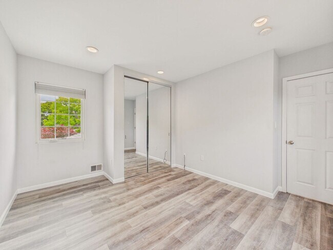 Building Photo - San Carlos home for rent plus studio in-law unit! $7,500