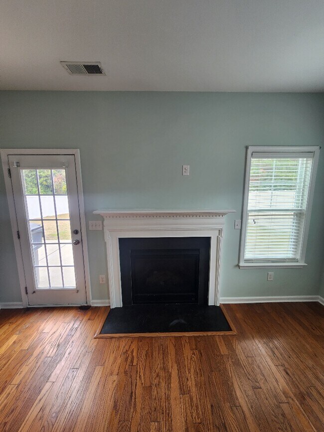 Building Photo - 3639 White Wing Cir