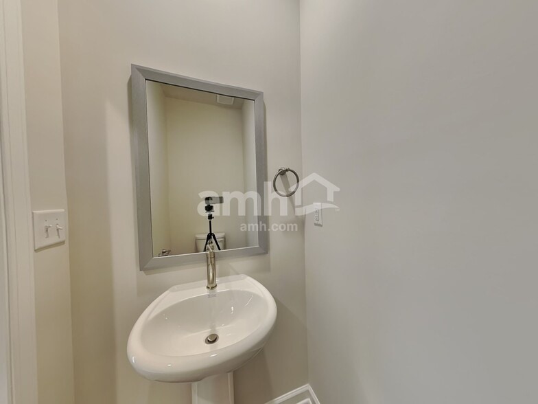 Building Photo - 3997 Zepelin Wy