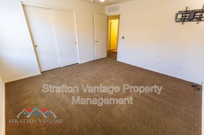 Building Photo - 2234 W Pima Ave