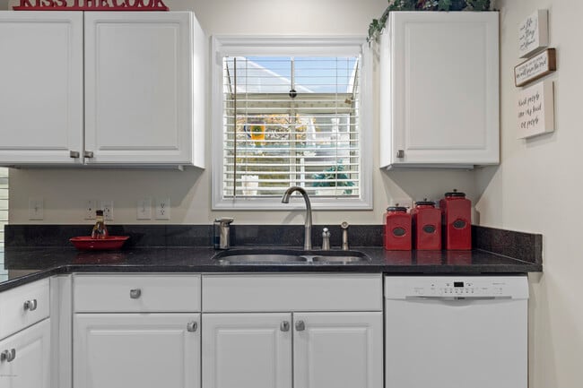 Building Photo - 504 Cedarwood Village