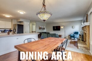 Building Photo - 3149 N Oak Cir