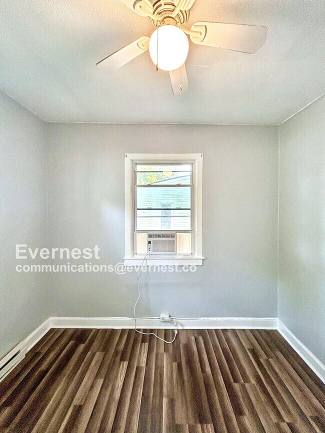 Building Photo - 3 Bed, 1 Bath Home with Modern Comforts / ...