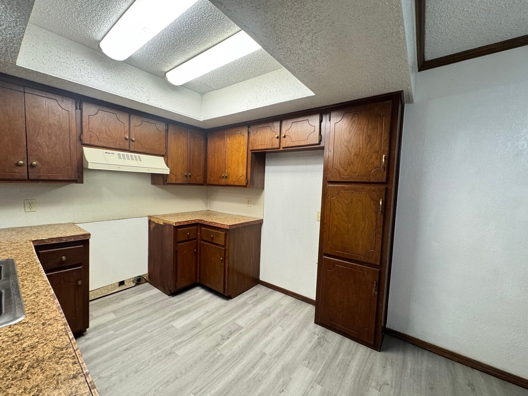 Building Photo - 9915 Larkspur Ln