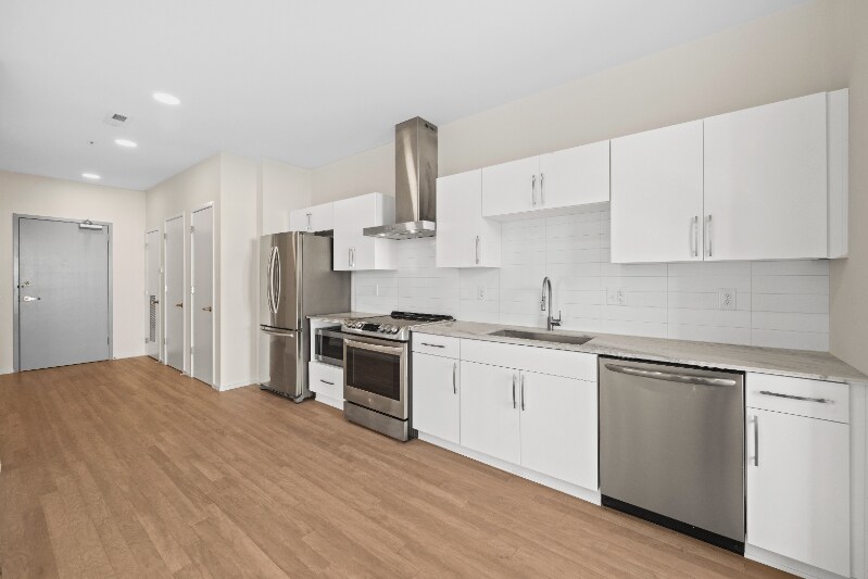 Building Photo - 806 Olympic St