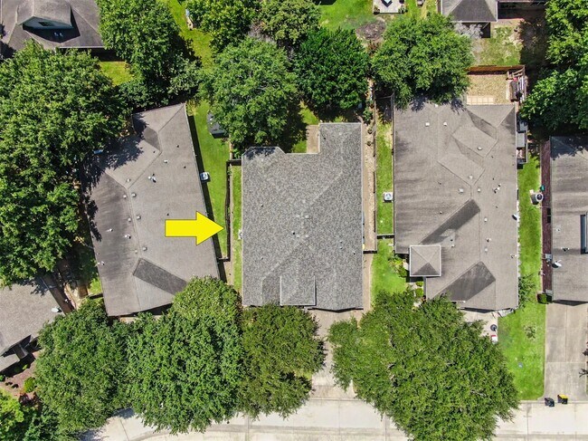 Building Photo - 1912 Hill Manor Dr
