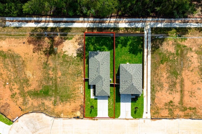 Building Photo - 915 Songbird Ln